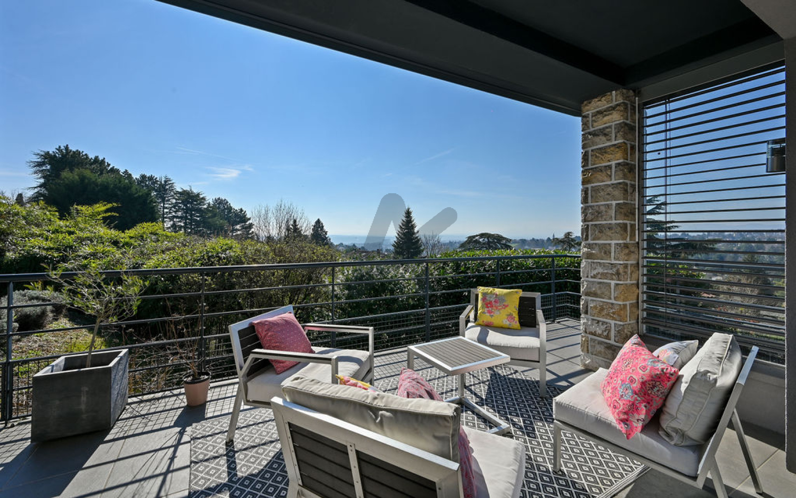 Maison 6 pièces 241 m² · à Saint-Cyr-au-Mont-d'Or · 241 m² · 1 390 000 €