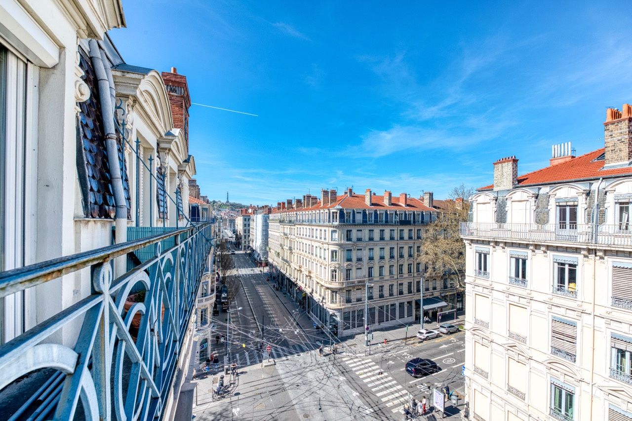 Dernier étage pour cet appartement familial avec un balcon