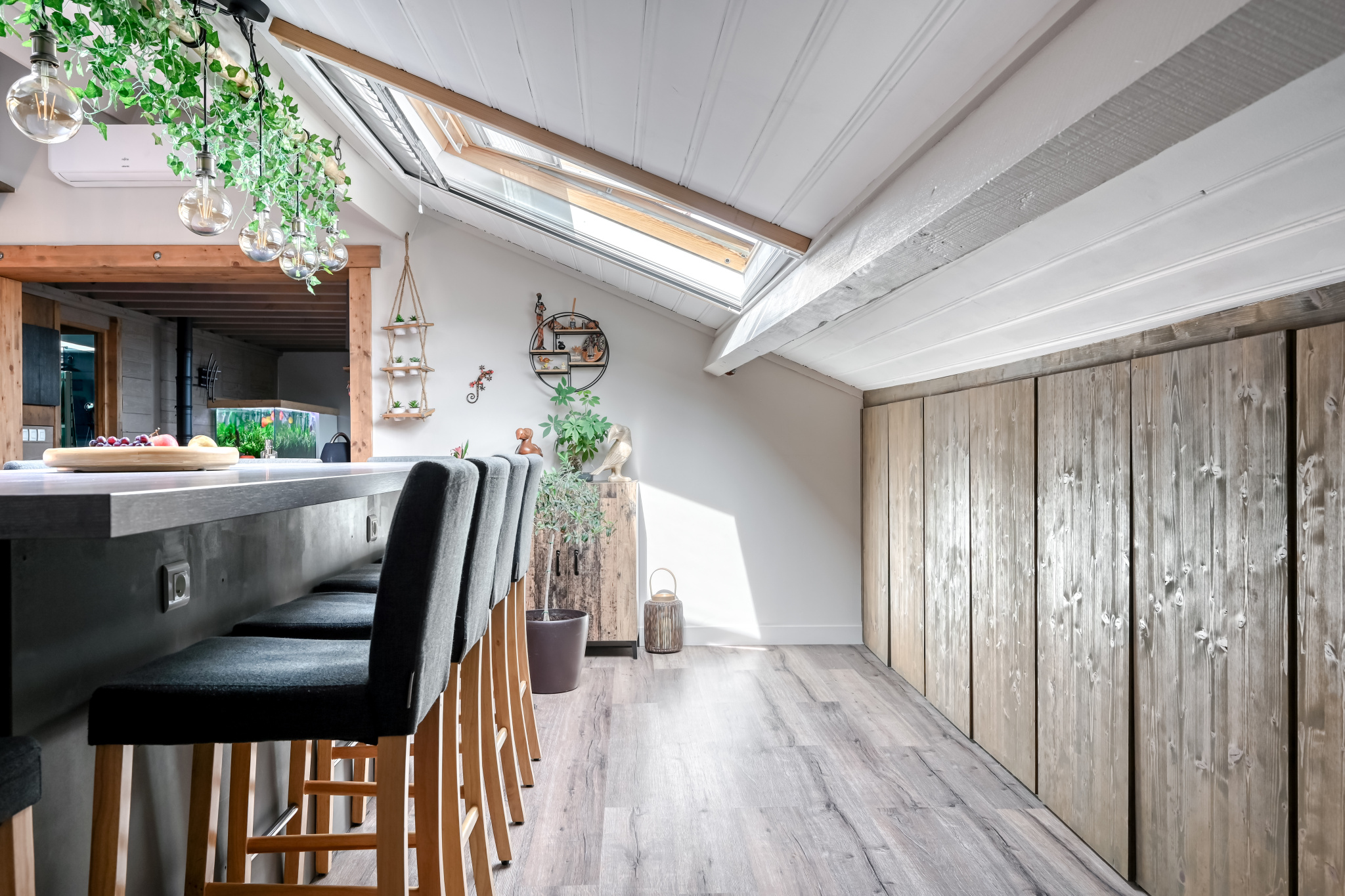 Saint-Genis-Laval - Centre: Duplex de 117m2, 3 chambres, climatisé.
