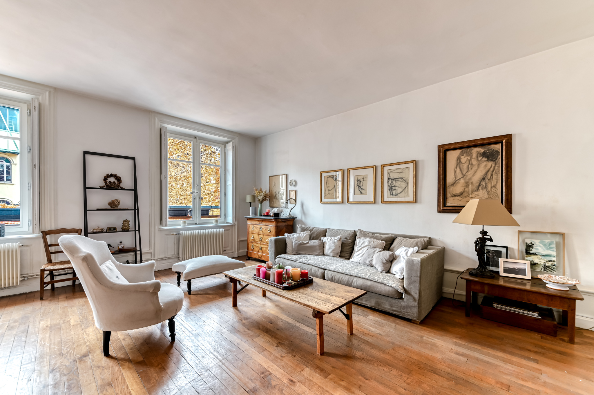 LYON 2 Quartier d'Ainay - 110 m2 : un lieu de caractère à vivre autant qu’à habiter.