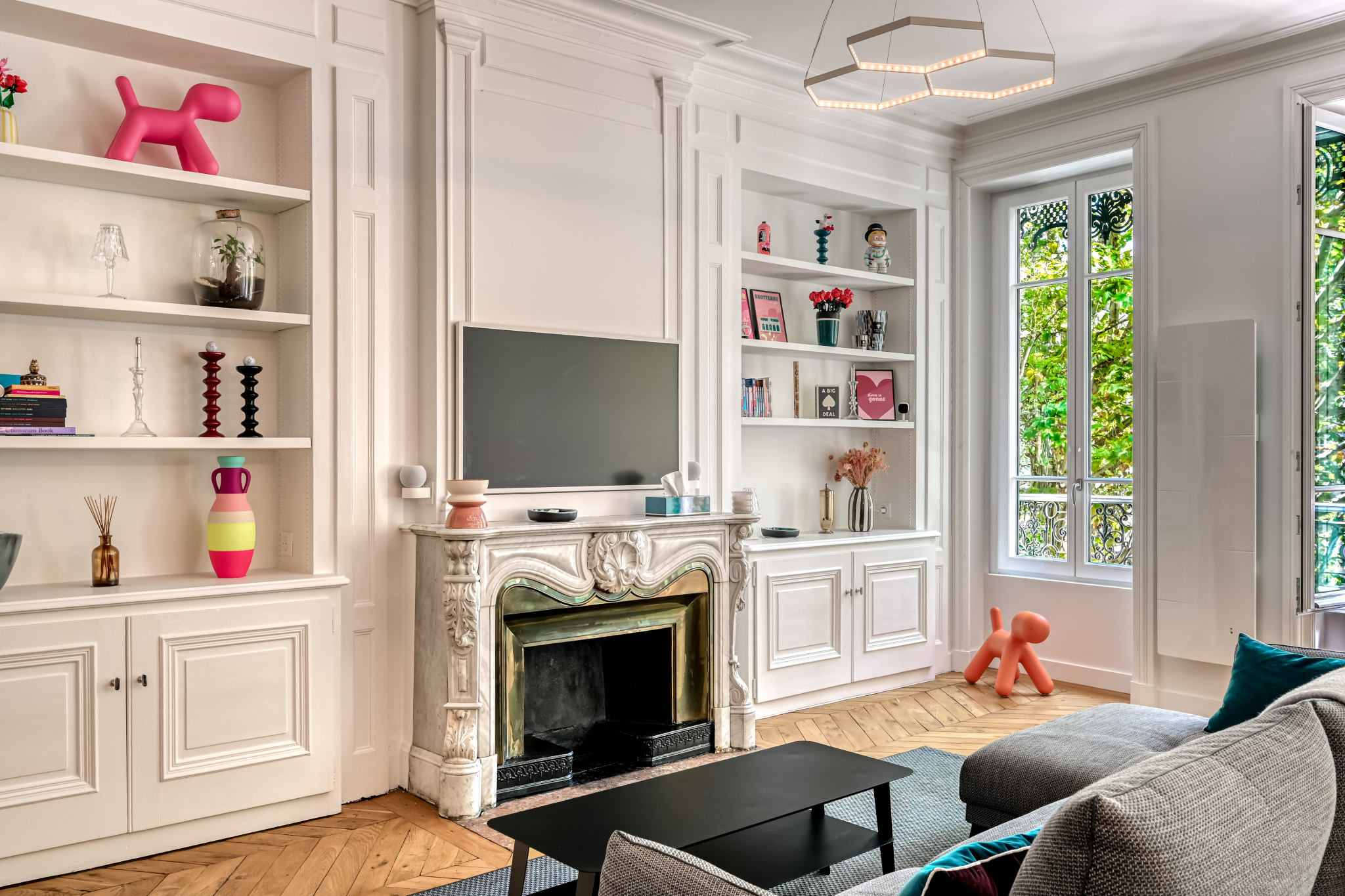 Superbe appartement de caractère entièrement rénové avec 2 chambres et un bureau
