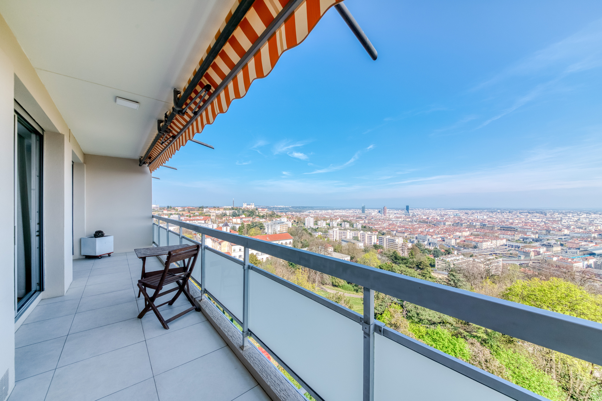 LYON 5 - Saint-Irénée : 3 pièces 97 m2 avec balcon et vue