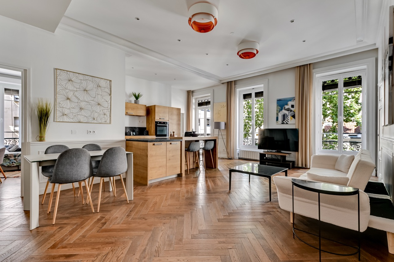 TÊTE D'OR / MASSÉNA  Appartement avec 3 chambres et un balcon en étage