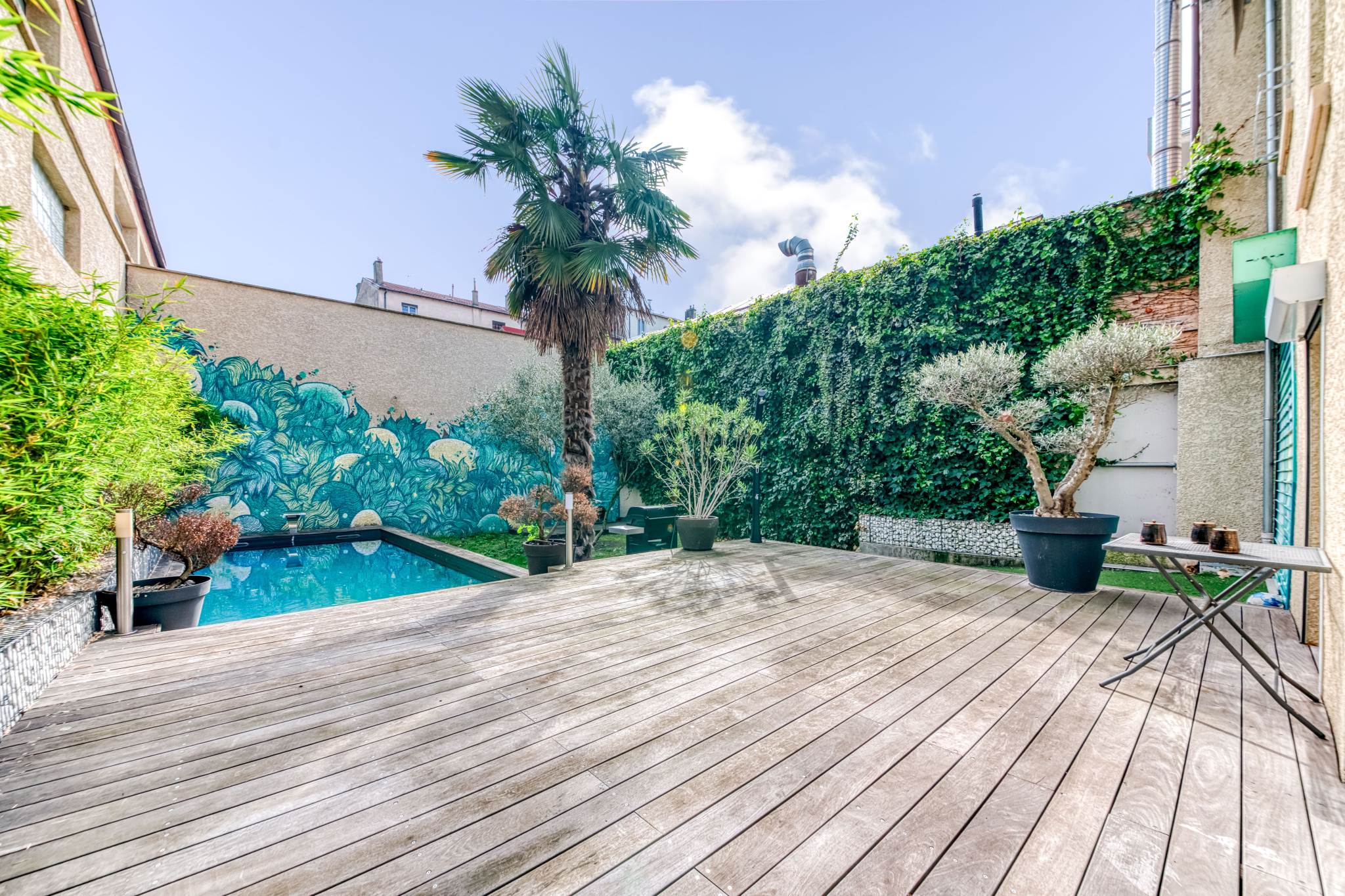 VILLEURBANNE   CHARPENNES | Maison familiale avec jardin, piscine et garage