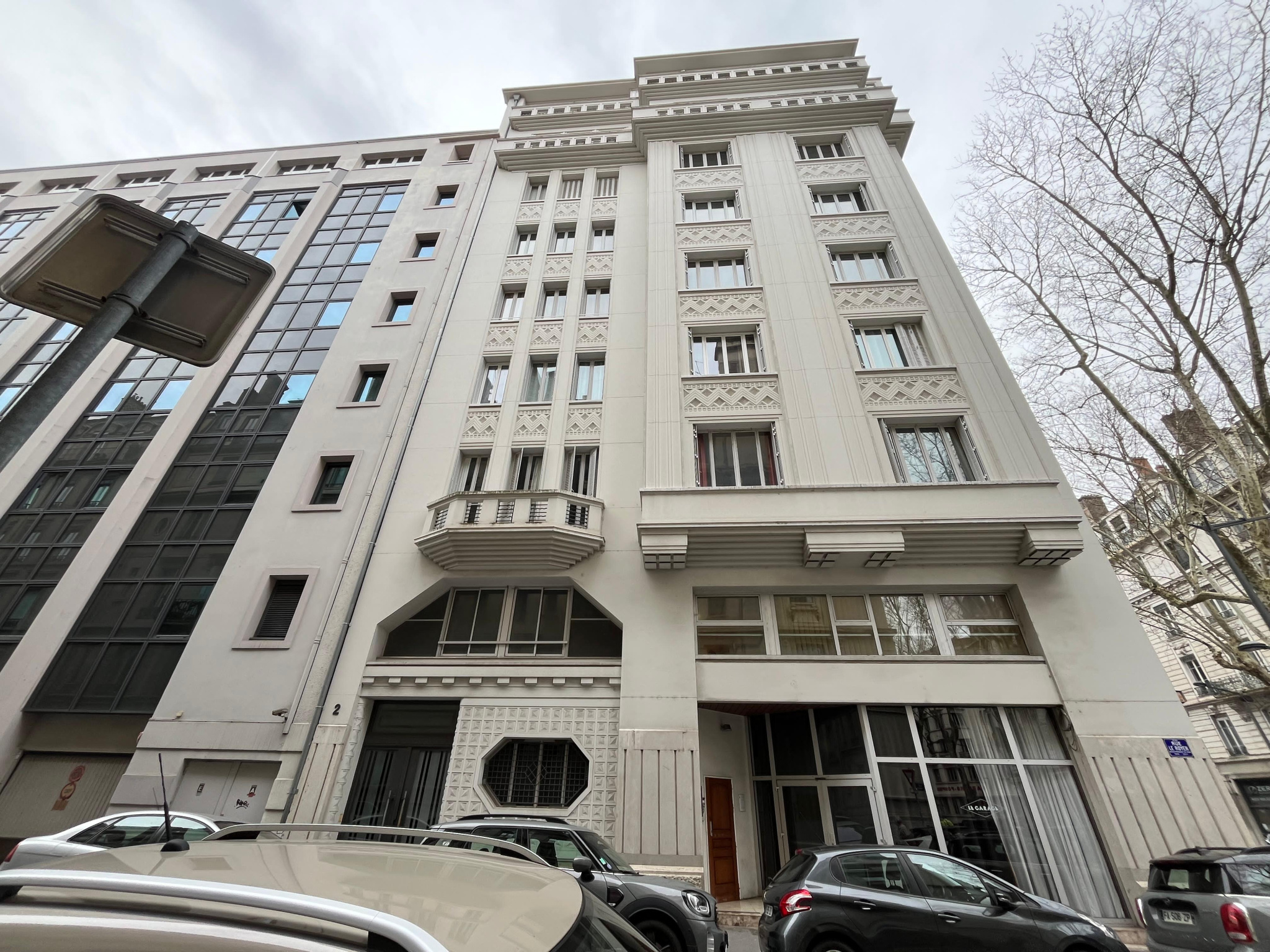 LYON 3EME - Saxe - Préfecture: Un appartement familial T5 de 182m2 à rénover.