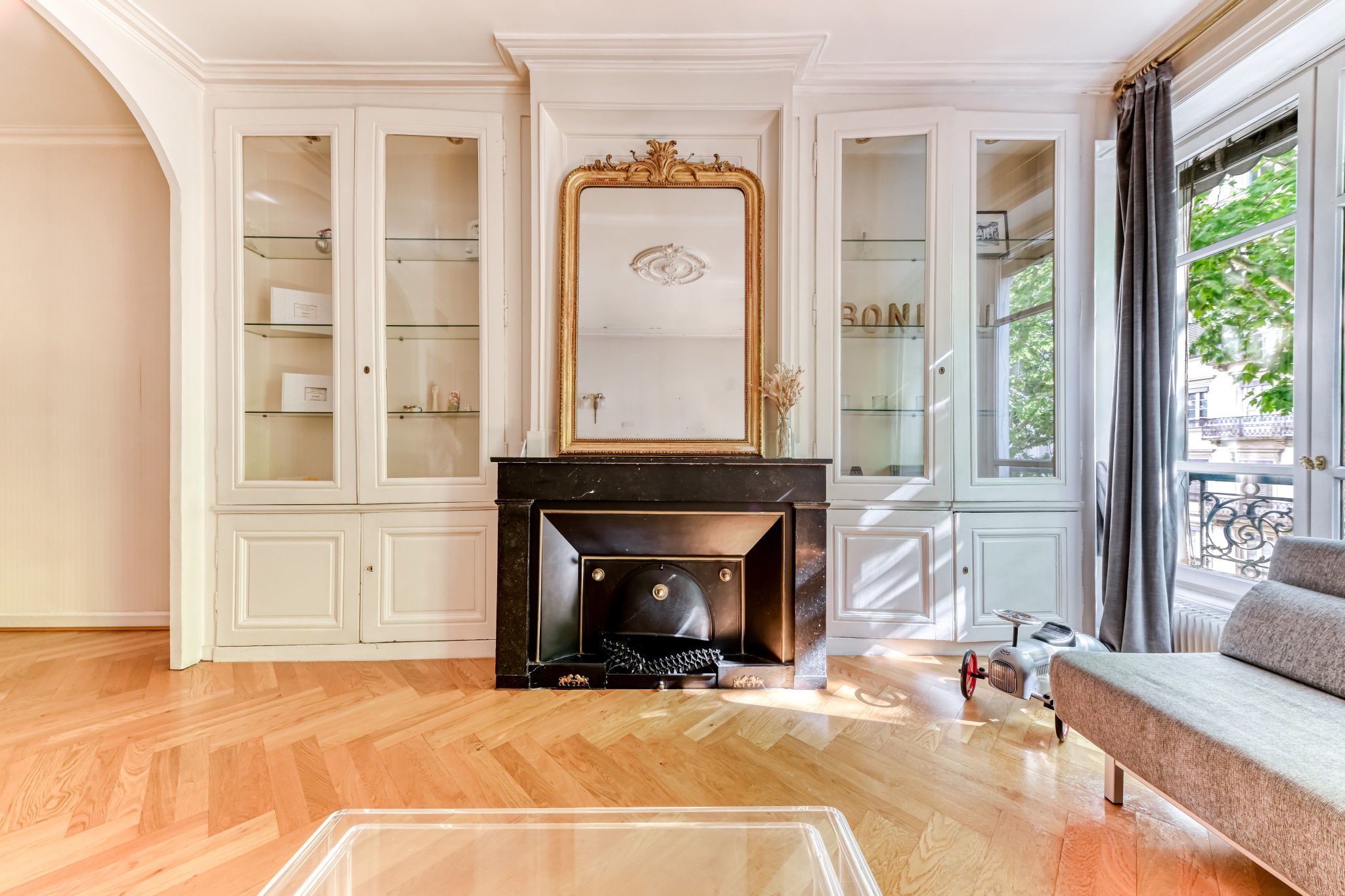 Lyon 6 - Foch: Un appartement en étage élevé de 81m2, 2 chambres, alcôve, climatisé.