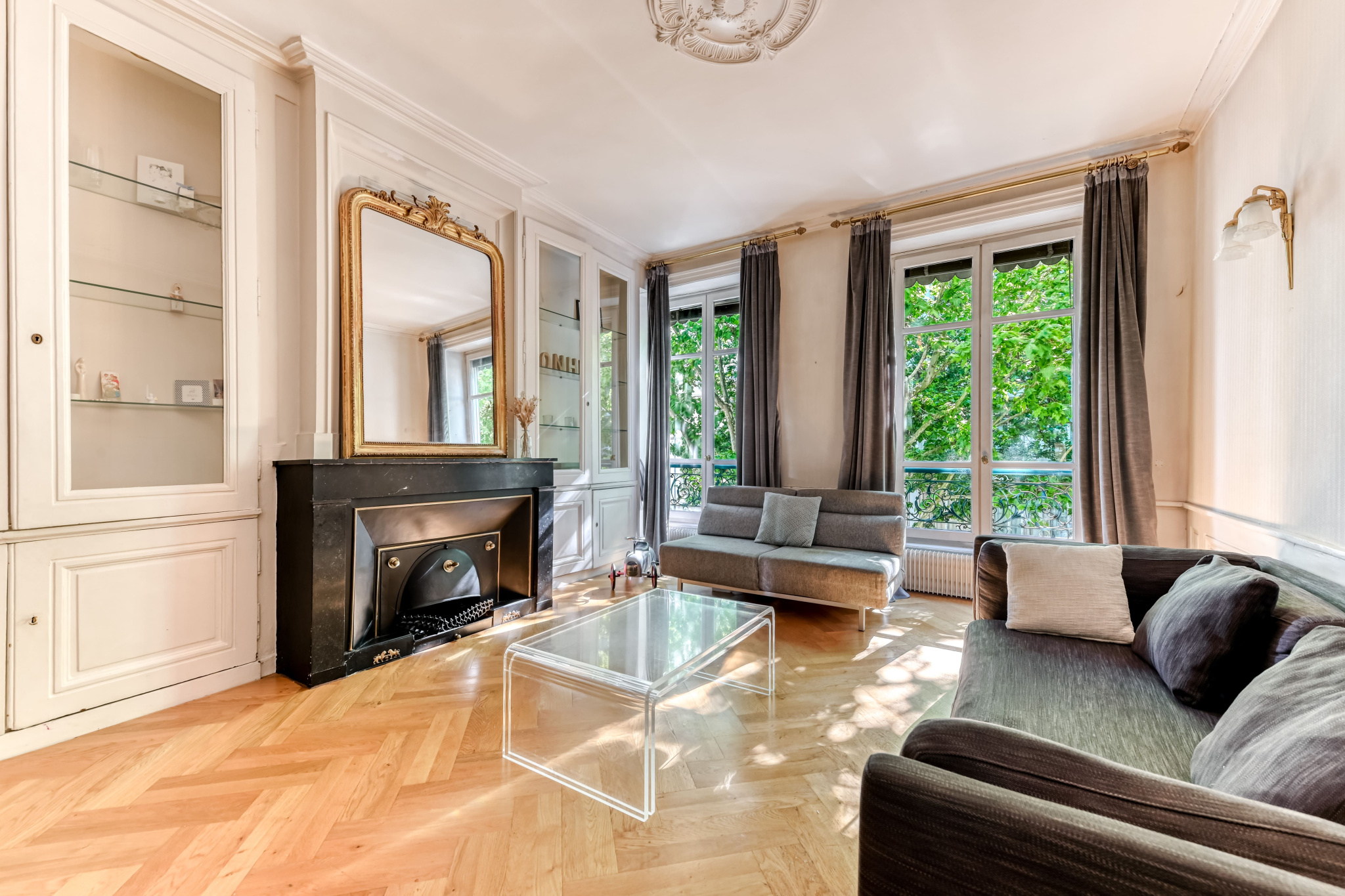 Lyon 6 - Foch: Un appartement en étage élevé de 81m2, 2 chambres, alcôve, climatisé.